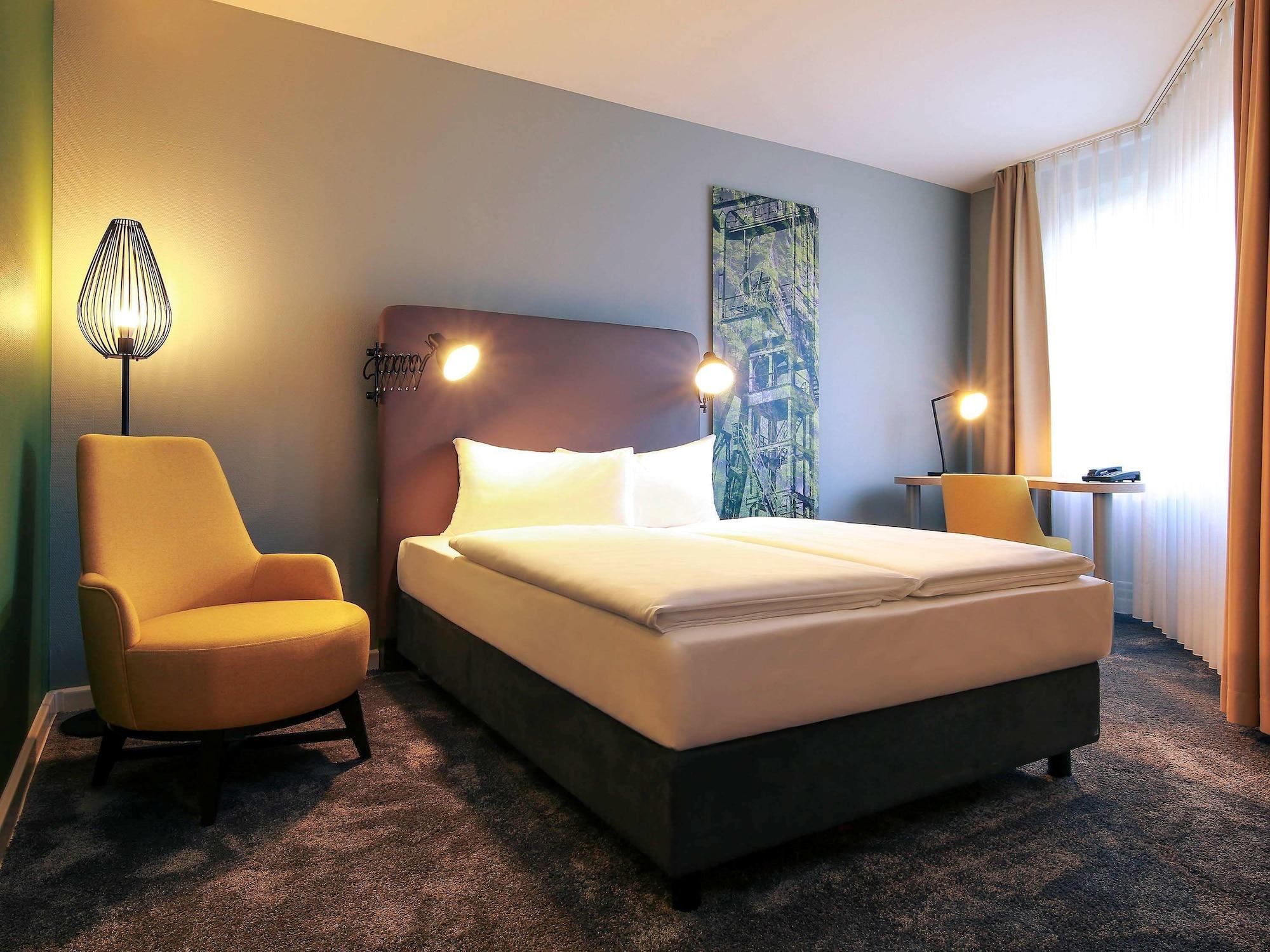Mercure Plaza Hotel 4*